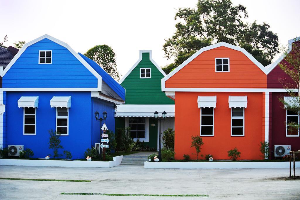 Color Ville Hotel Sha Certified Sakon Nakhon Exterior photo