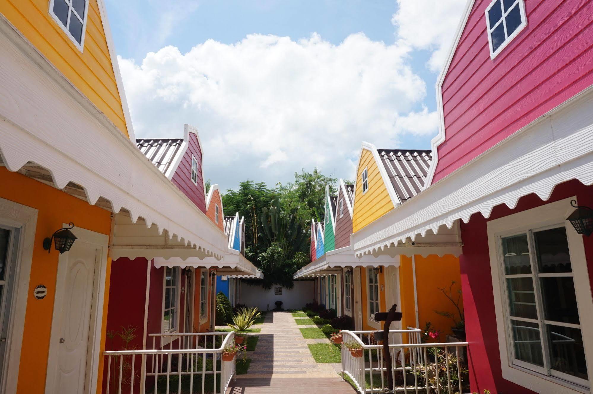 Color Ville Hotel Sha Certified Sakon Nakhon Exterior photo