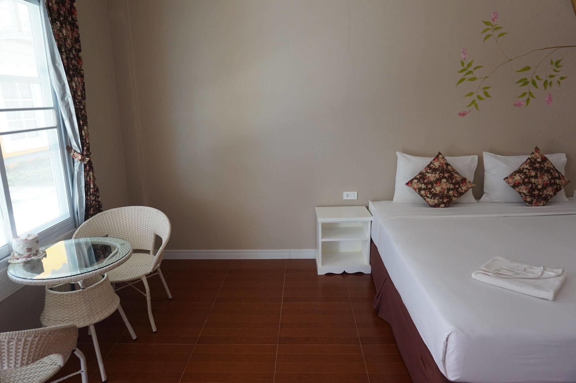 Color Ville Hotel Sha Certified Sakon Nakhon Exterior photo