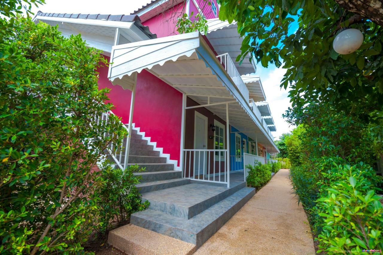 Color Ville Hotel Sha Certified Sakon Nakhon Exterior photo